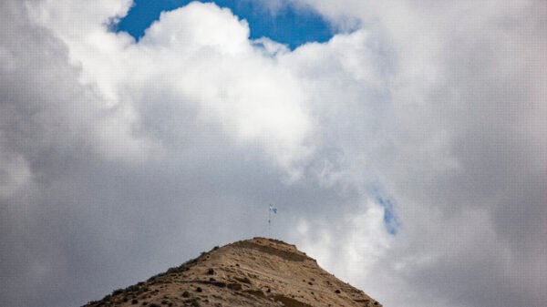 chenque cielo nublado bandera comodoro